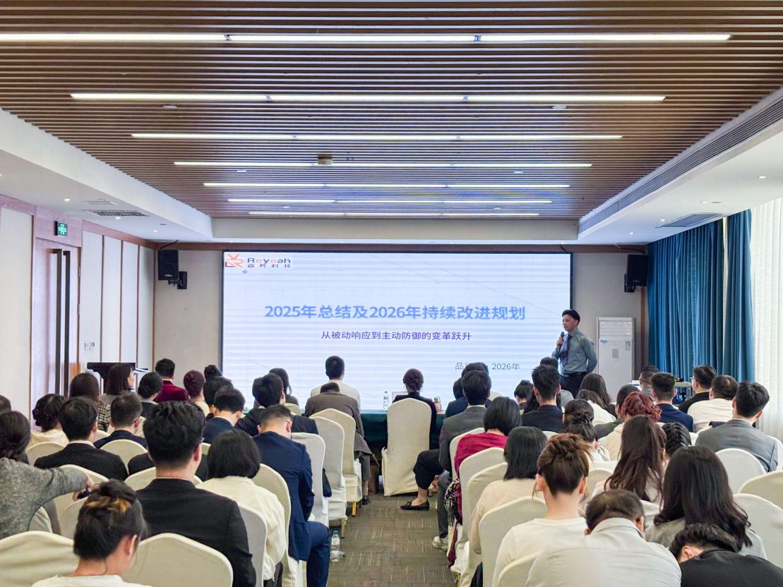 Quality inspector and IT engineer from PhoPrint receiving awards on stage for their contributions.